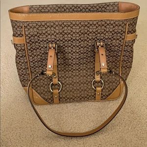 Like new Medium sized Coach Purse